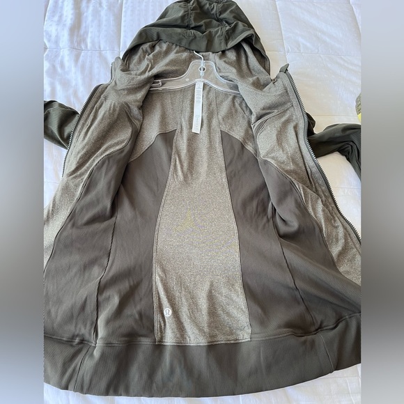 SOLD 💟 LULULEMON Athletic Reversible Dance Studio Jacket III Size 2 Dark Olive - Picture 13 of 16